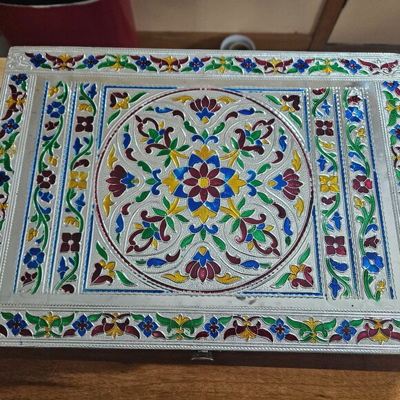 handcrafted flower embossed ring box this is stellar beautiful brand new 14x10x2